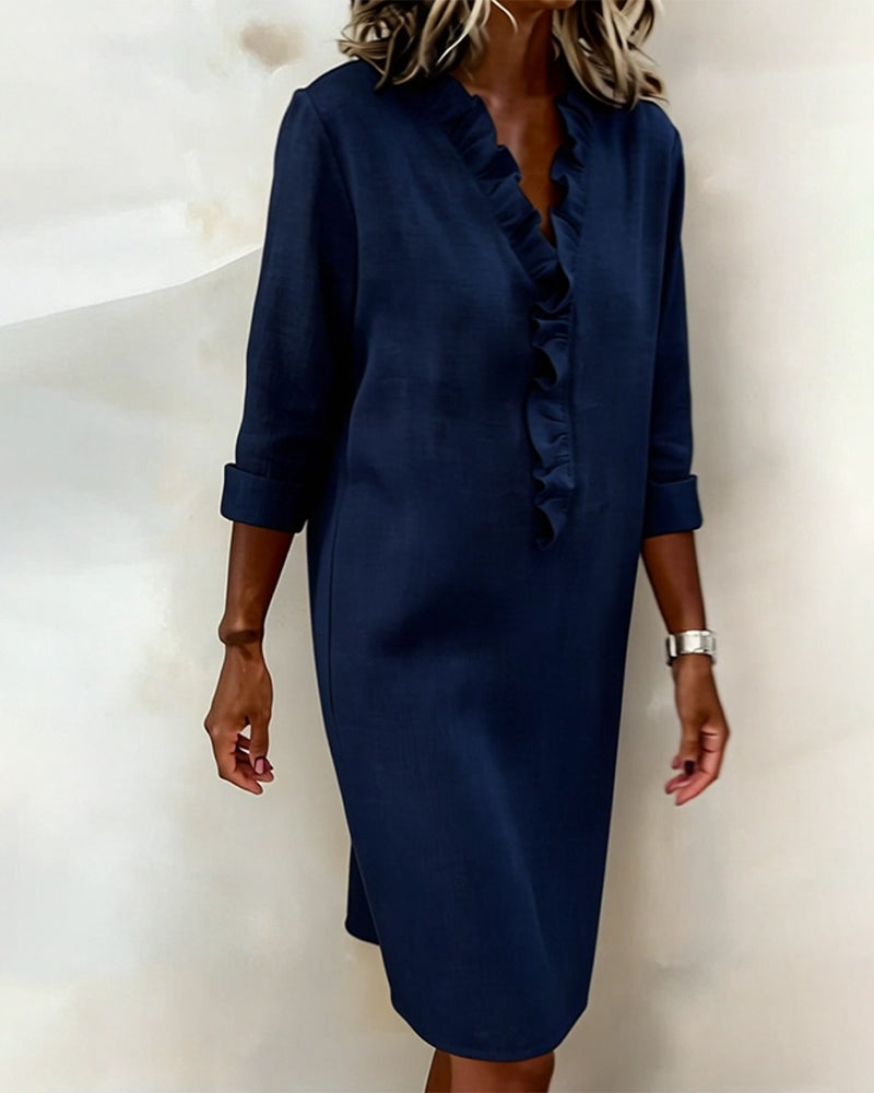 Robe à col V et volants