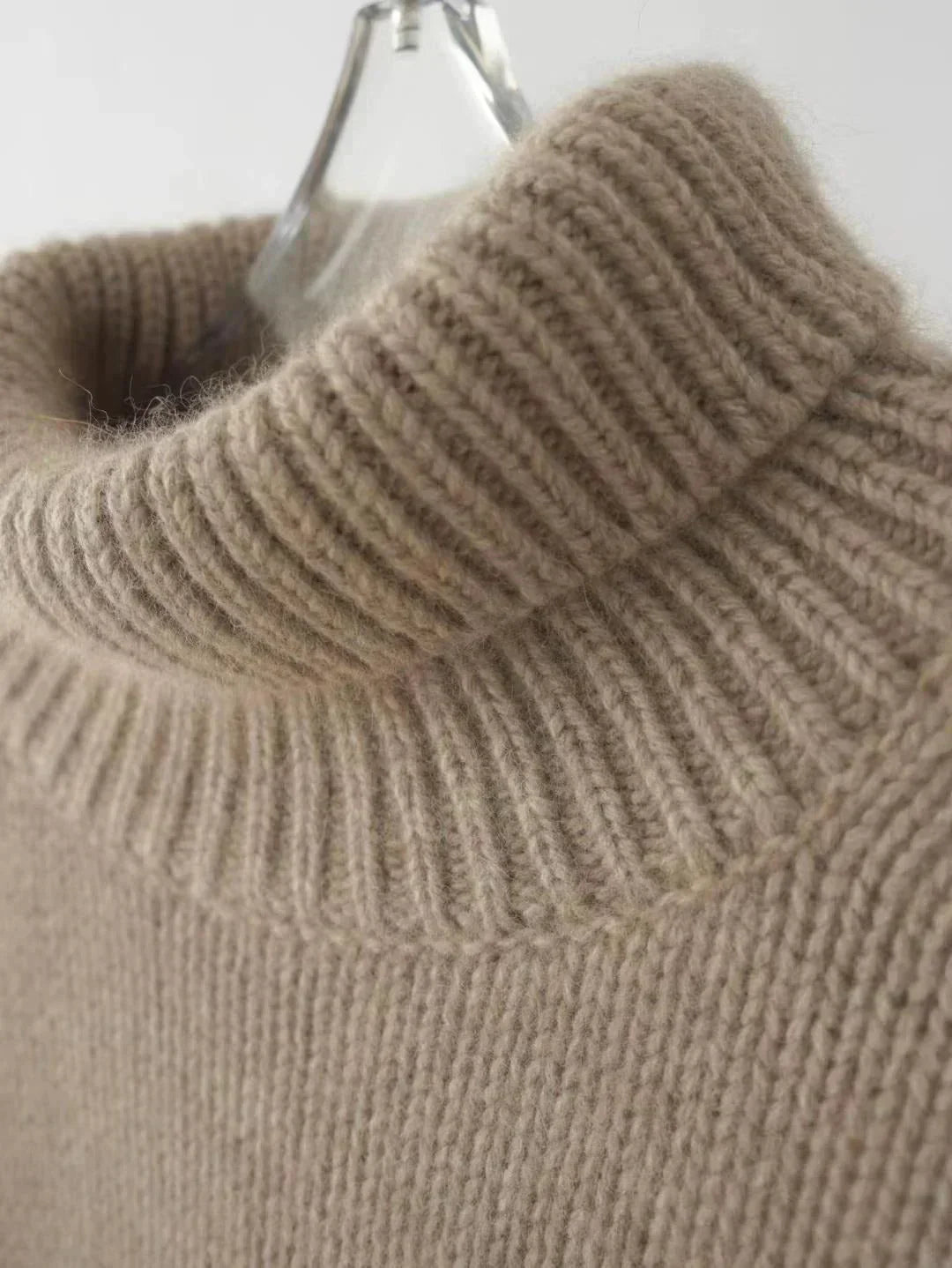 Pull à col roulé en maille fine effet cachemire