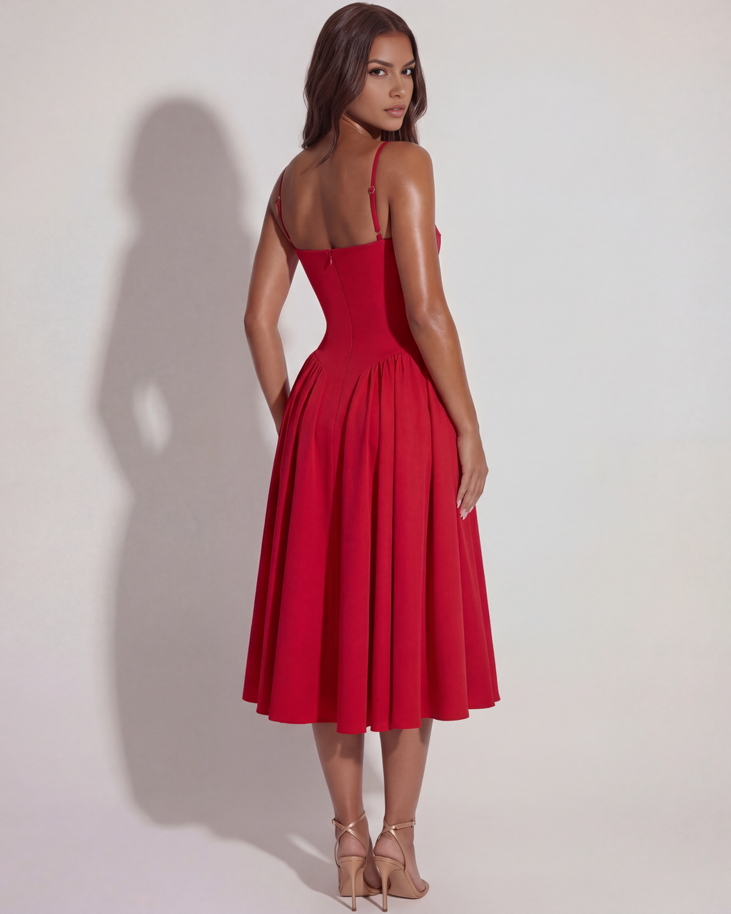 Robe midi corsetée à décolleté cœur et jupe froncée