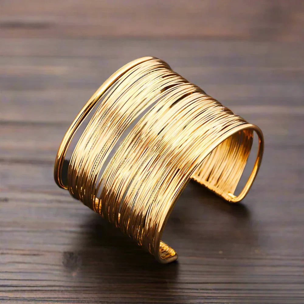 Bracelet doré d’inspiration rétro