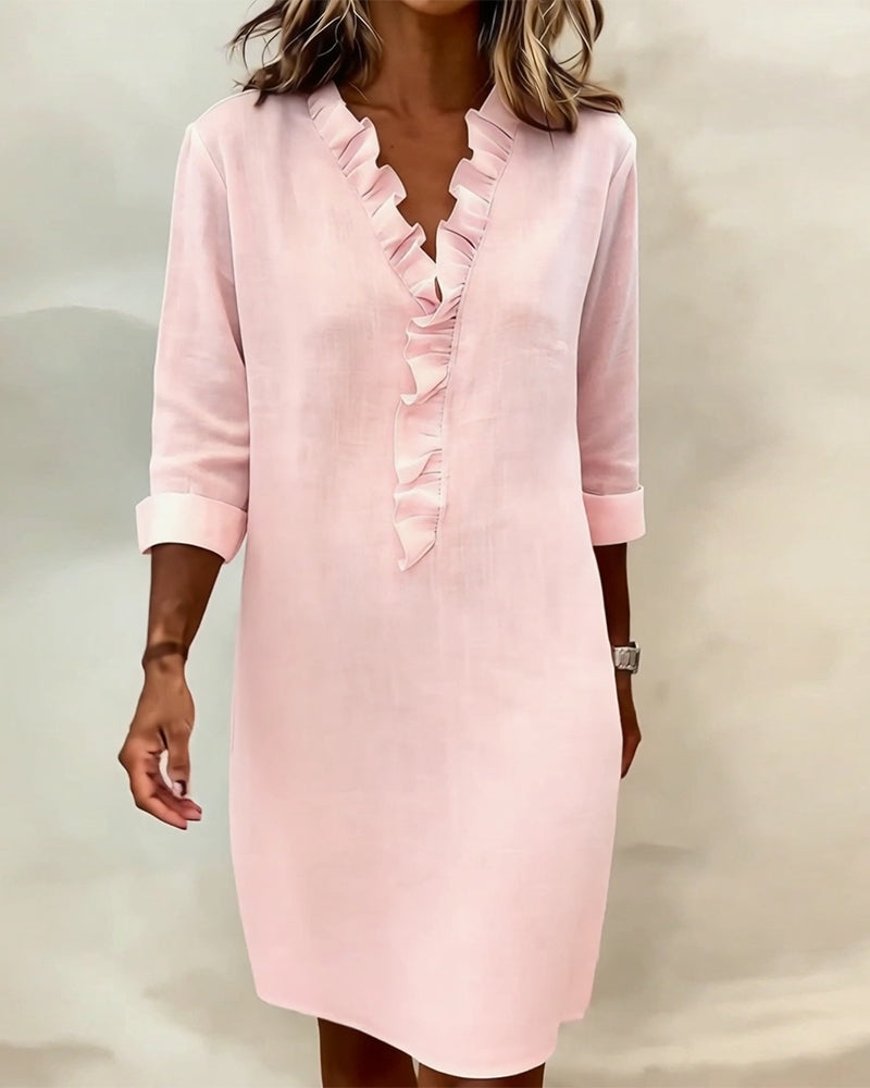 Robe à col V et volants