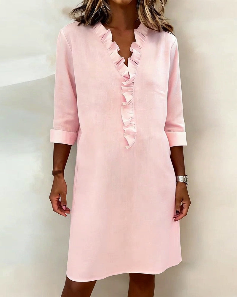 Robe à col V et volants