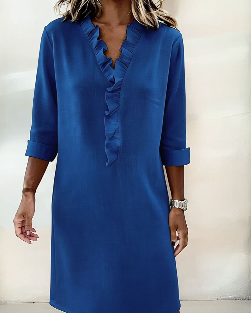 Robe à col V et volants