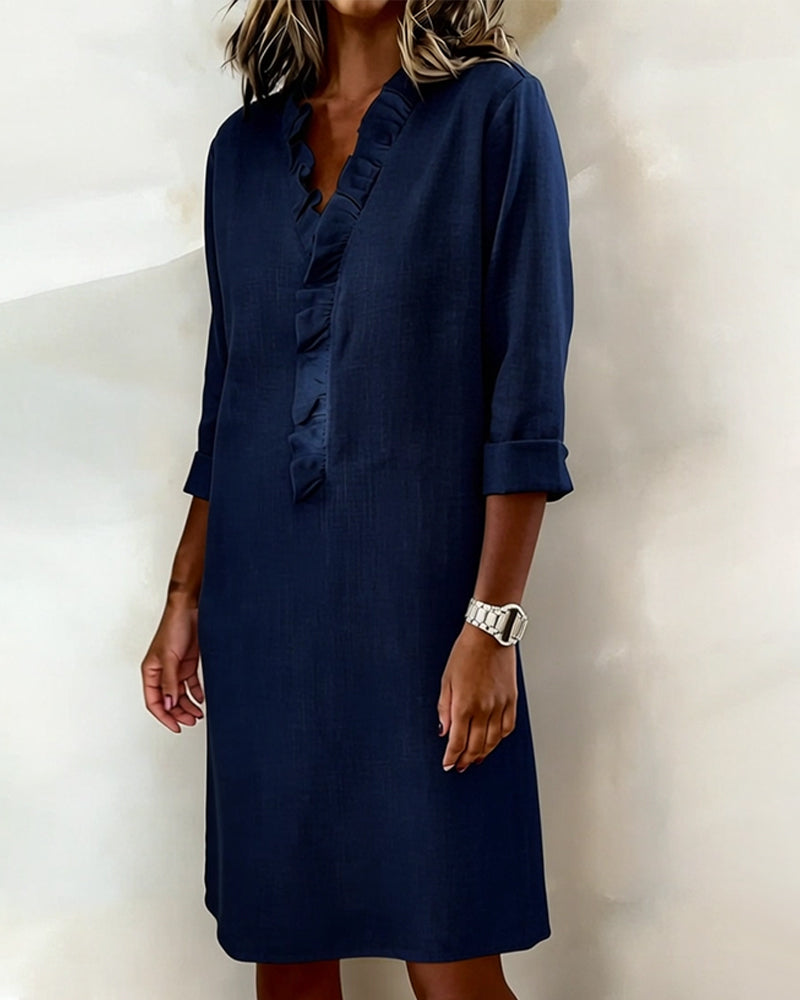 Robe à col V et volants