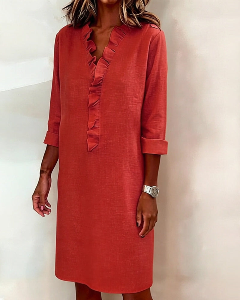 Robe à col V et volants