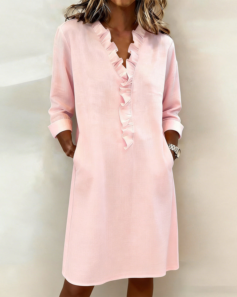 Robe à col V et volants