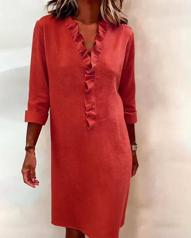 Robe à col V et volants