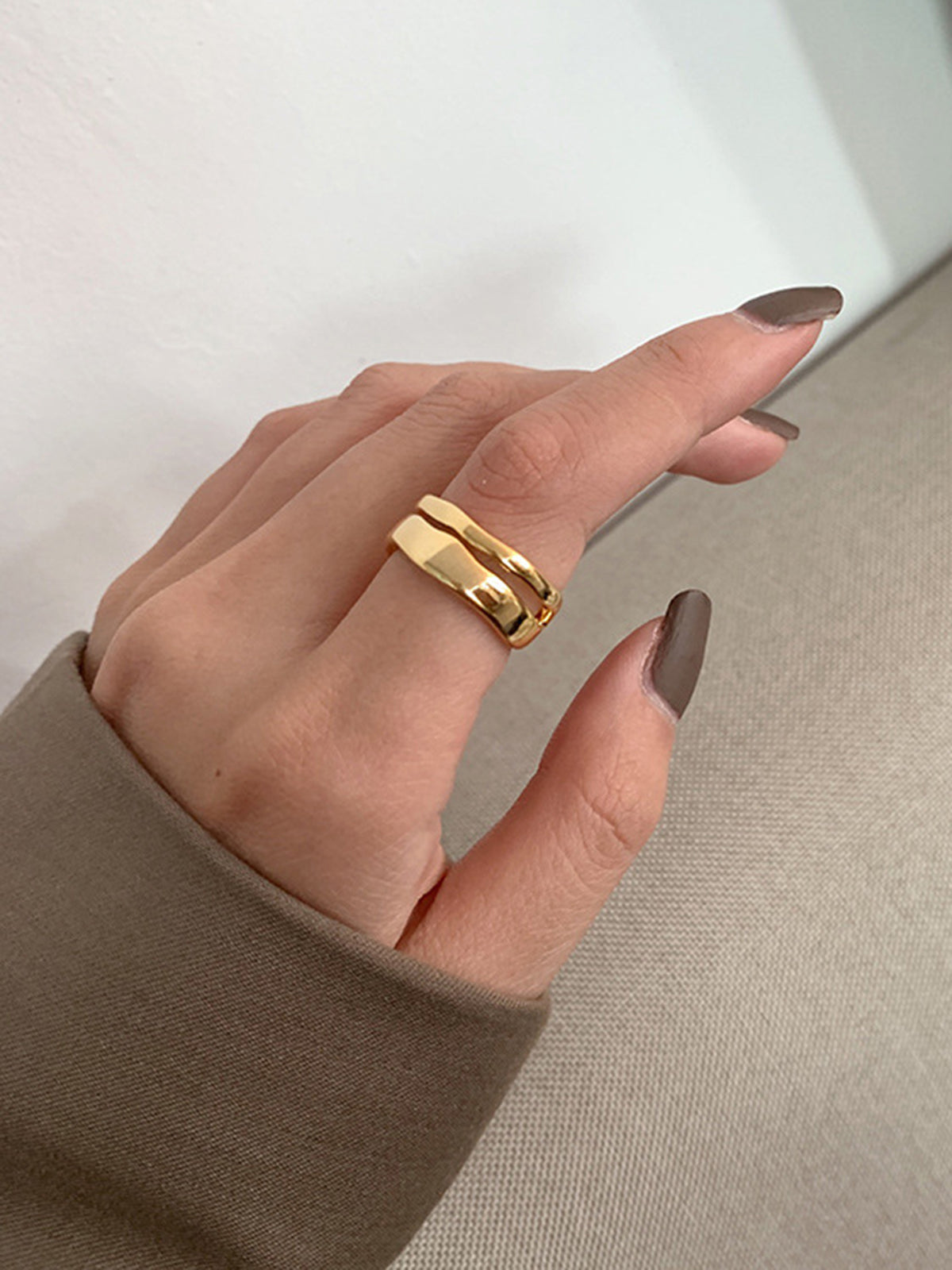 Bague à la ligne nette