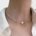 Collier fin orné de perles