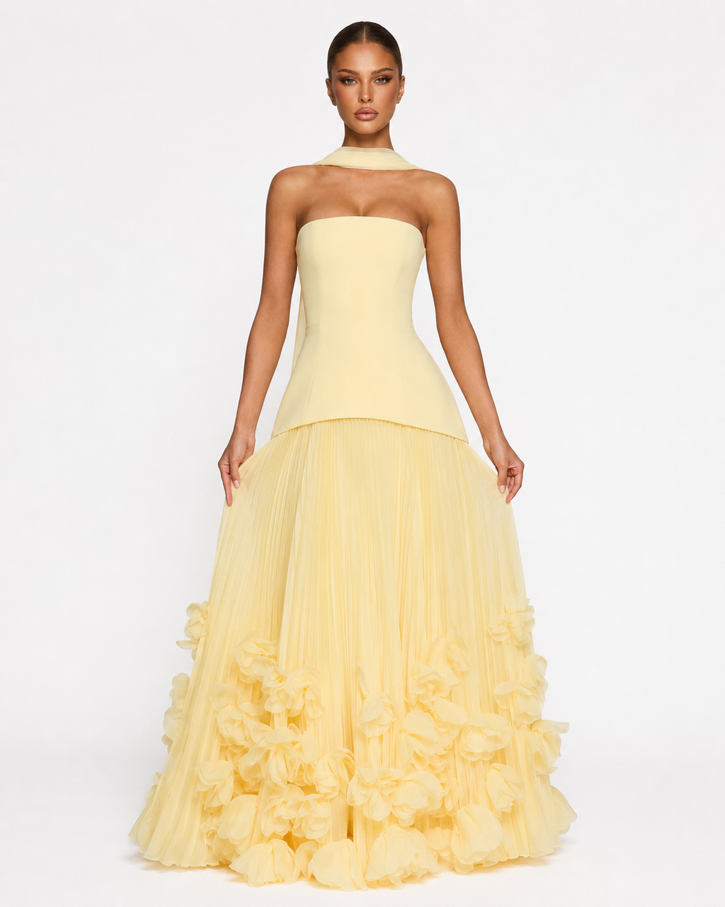 Robe longue à rosette appliquée