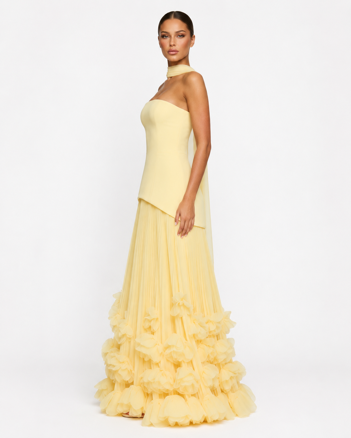 Robe longue à rosette appliquée