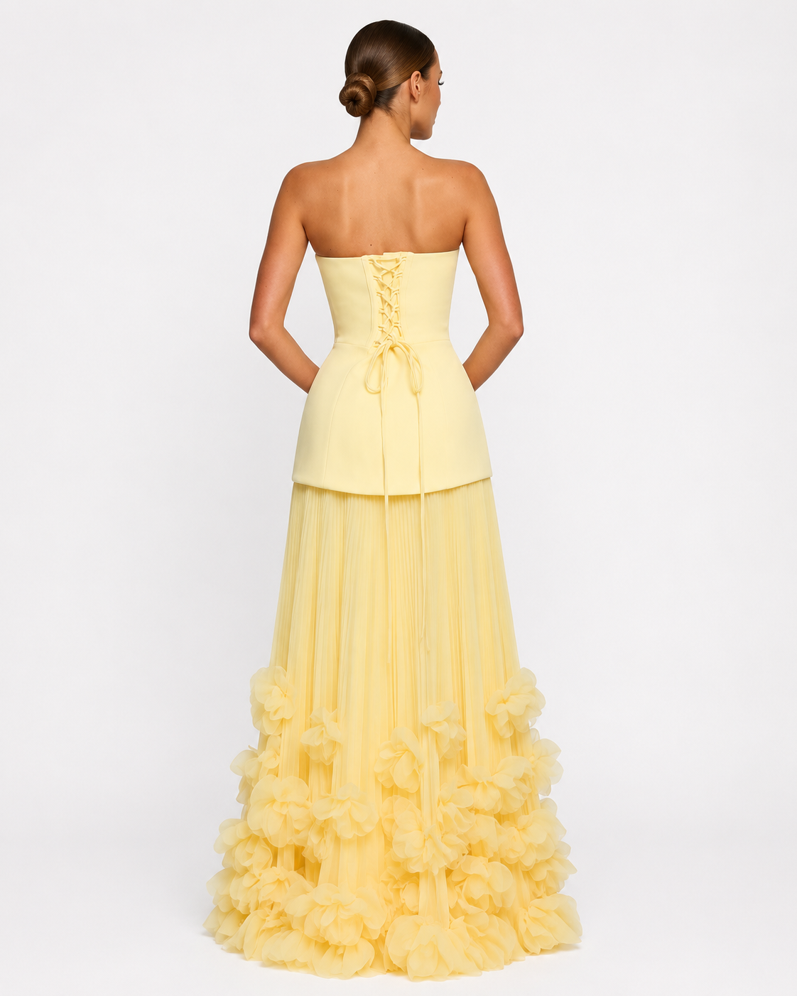 Robe longue à rosette appliquée