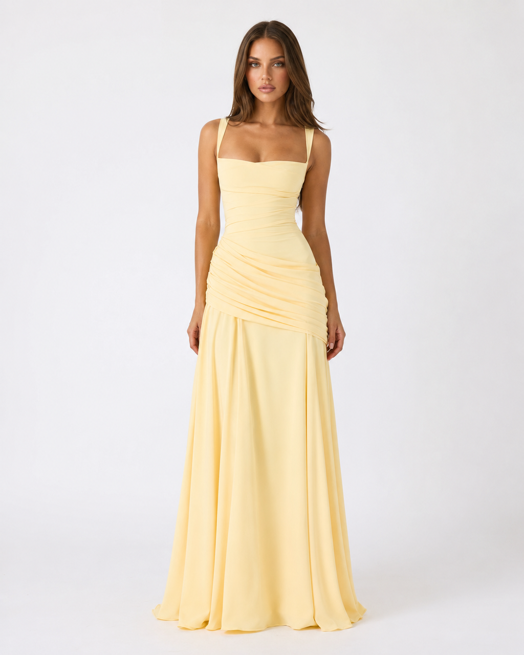 Robe longue sculptée à drapé sur le buste