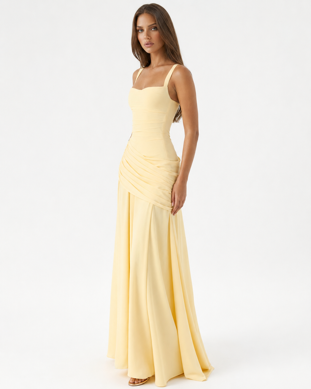 Robe longue sculptée à drapé sur le buste