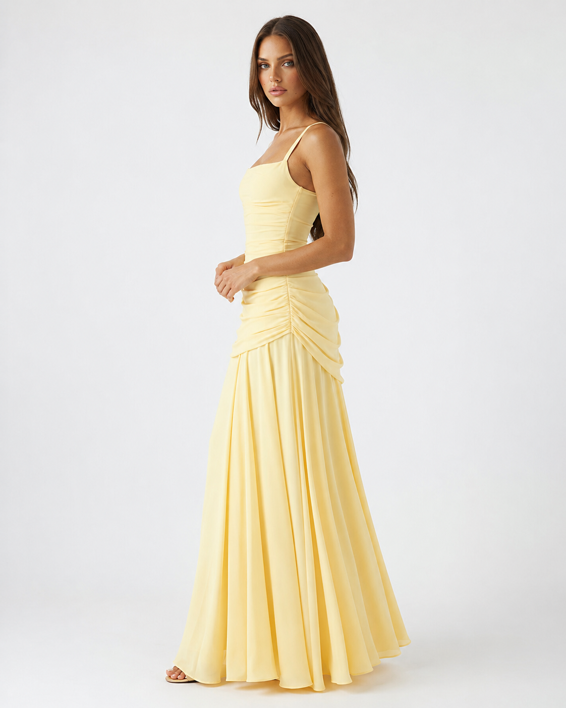 Robe longue sculptée à drapé sur le buste