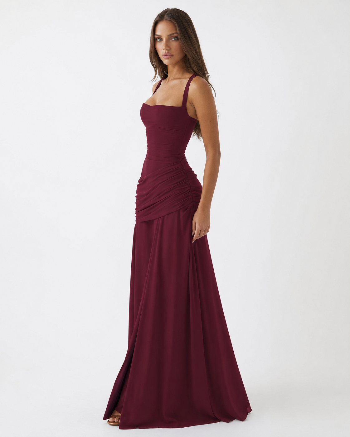 Robe longue sculptée à drapé sur le buste