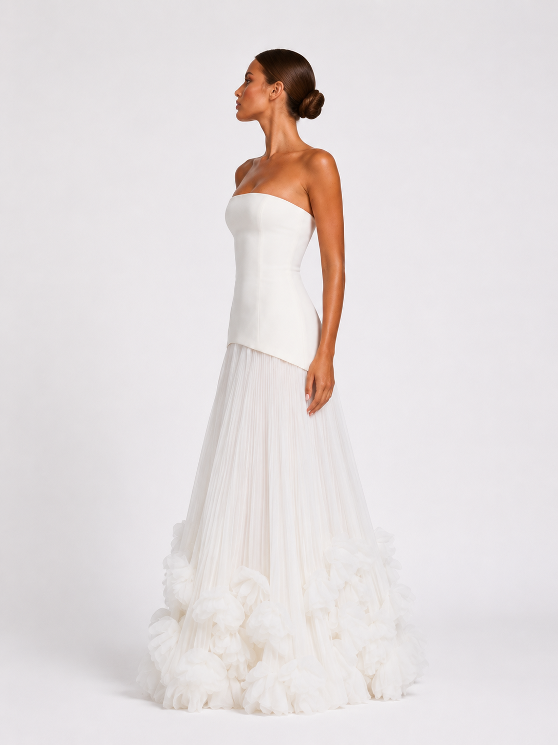 Robe longue à rosette appliquée