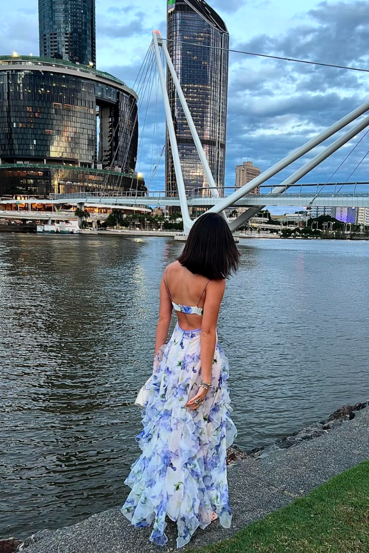 Robe longue à volants et fines bretelles