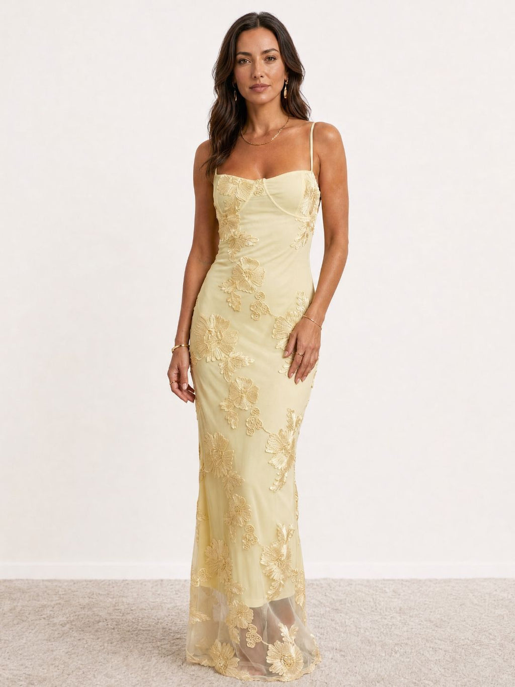 Robe longue brodée à fines bretelles