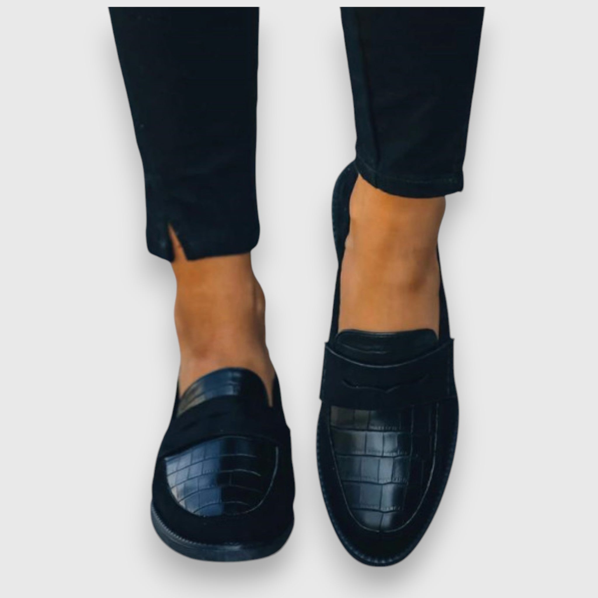 Mocassins noirs à la ligne soignée
