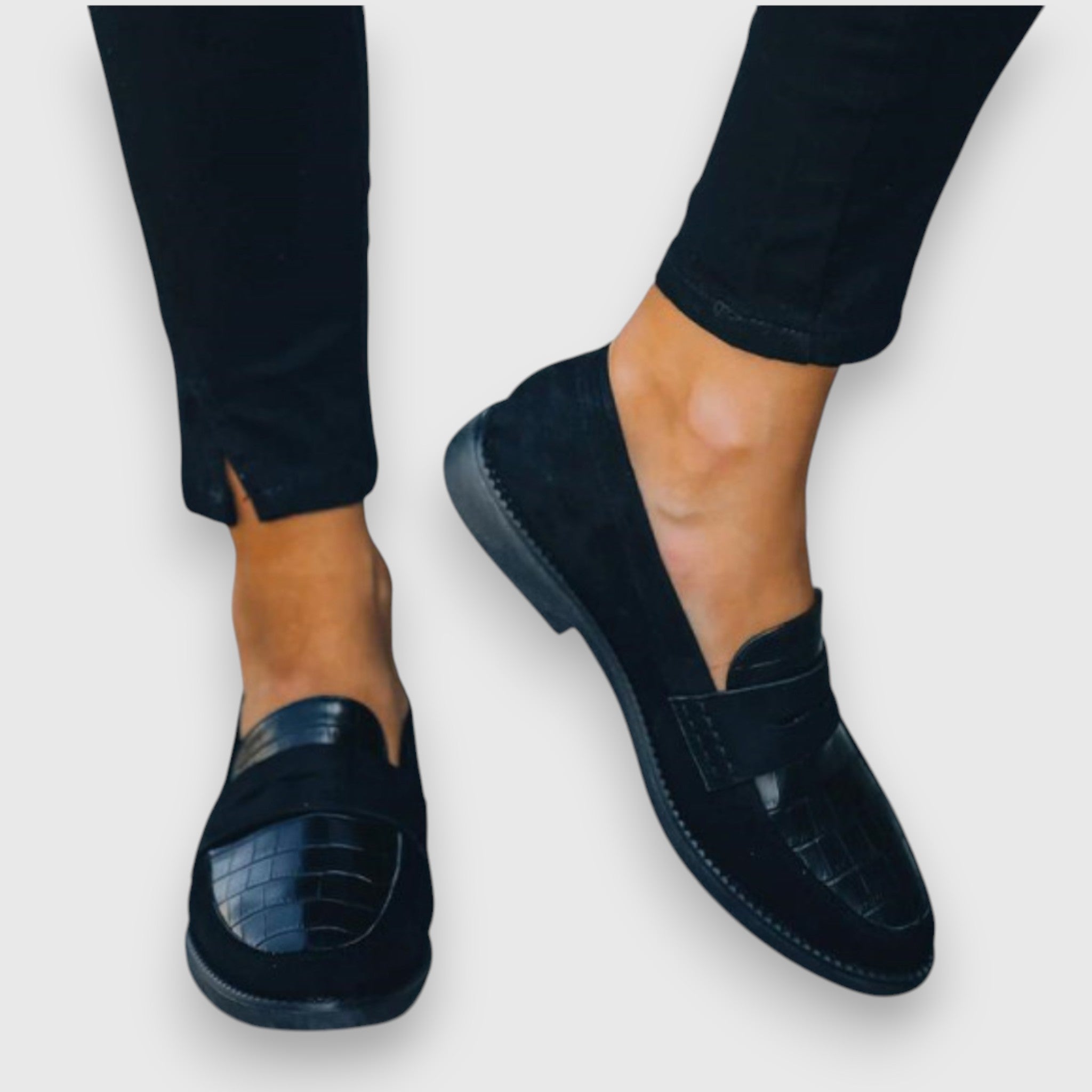 Mocassins noirs à la ligne soignée