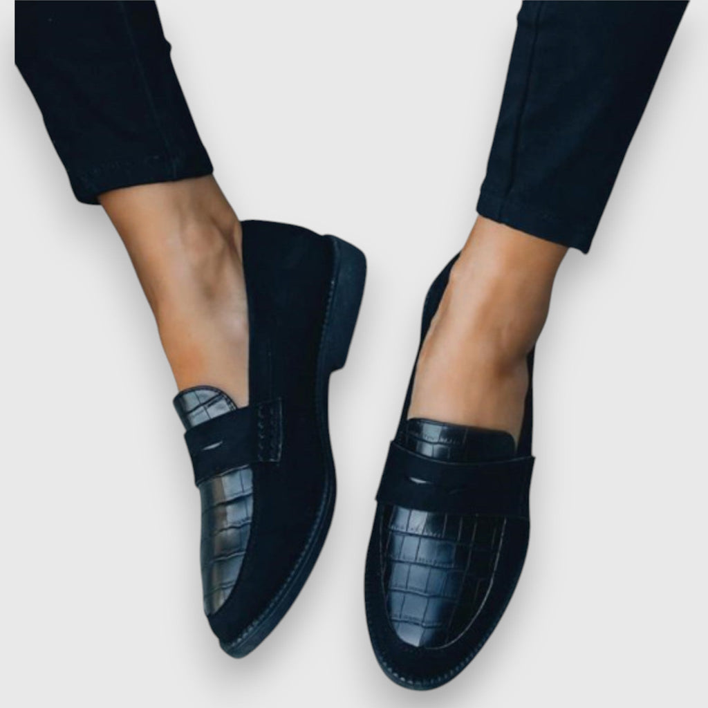 Mocassins noirs à la ligne soignée