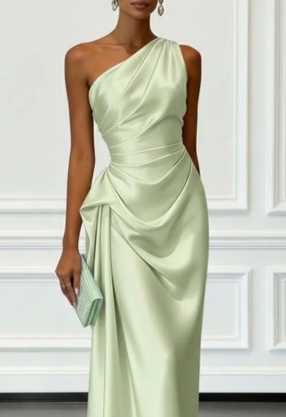 Robe midi à une épaule et drapé sur le buste
