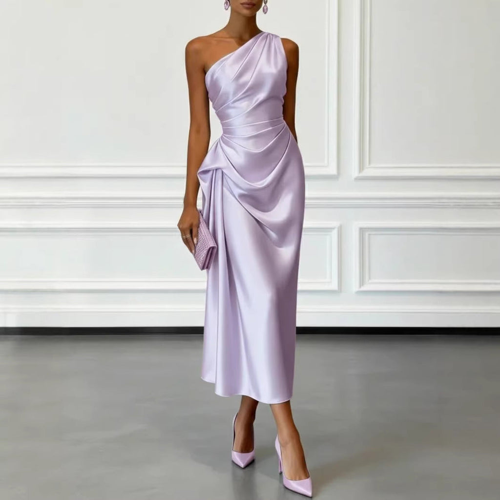Robe midi à une épaule et drapé sur le buste