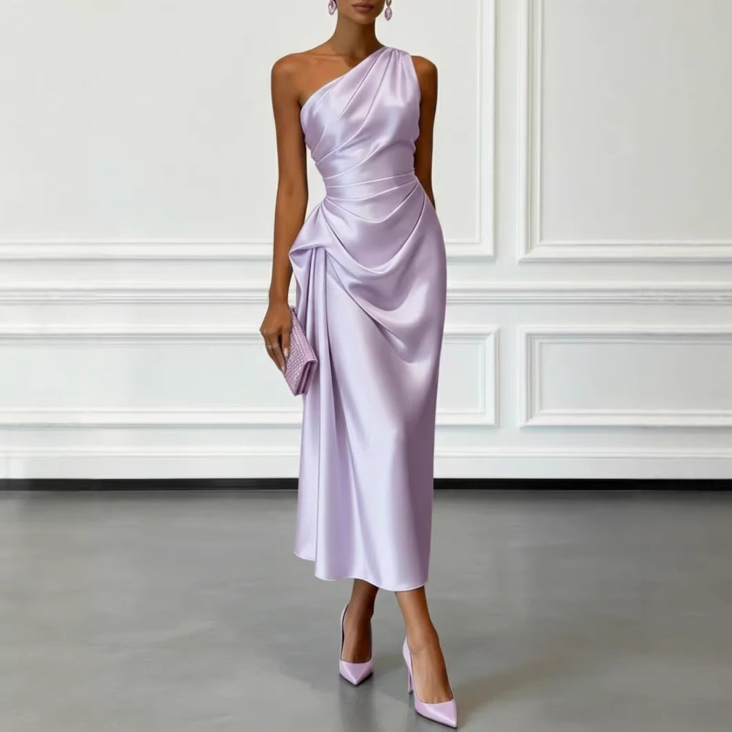 Robe midi à une épaule et drapé sur le buste