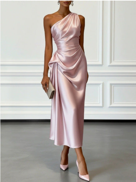 Robe midi à une épaule et drapé sur le buste