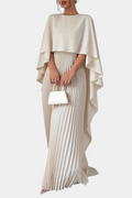 Robe longue à col montant, plis et manches à volant