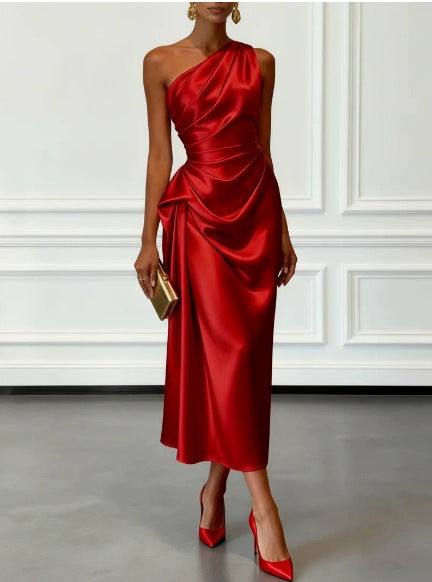 Robe midi à une épaule et drapé sur le buste
