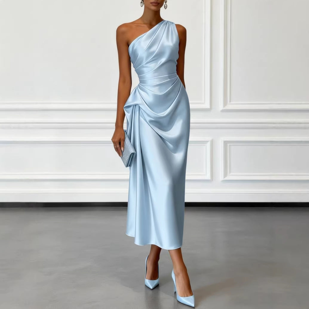 Robe midi à une épaule et drapé sur le buste