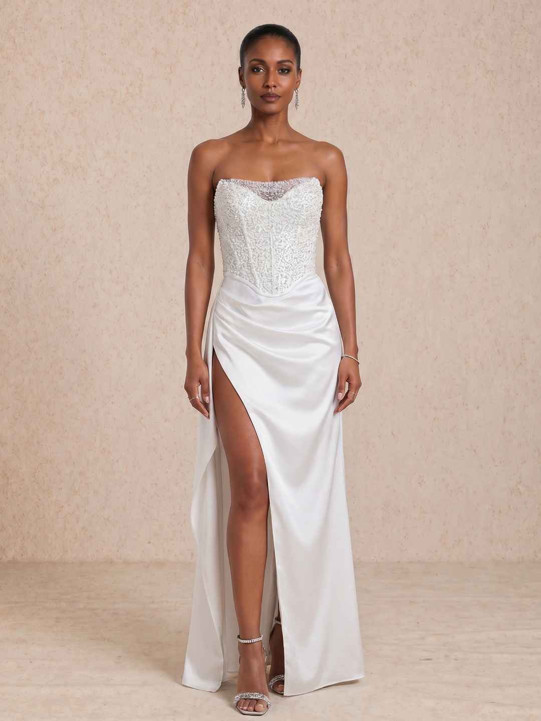 Robe longue à corsage de sequins et jupe fluide