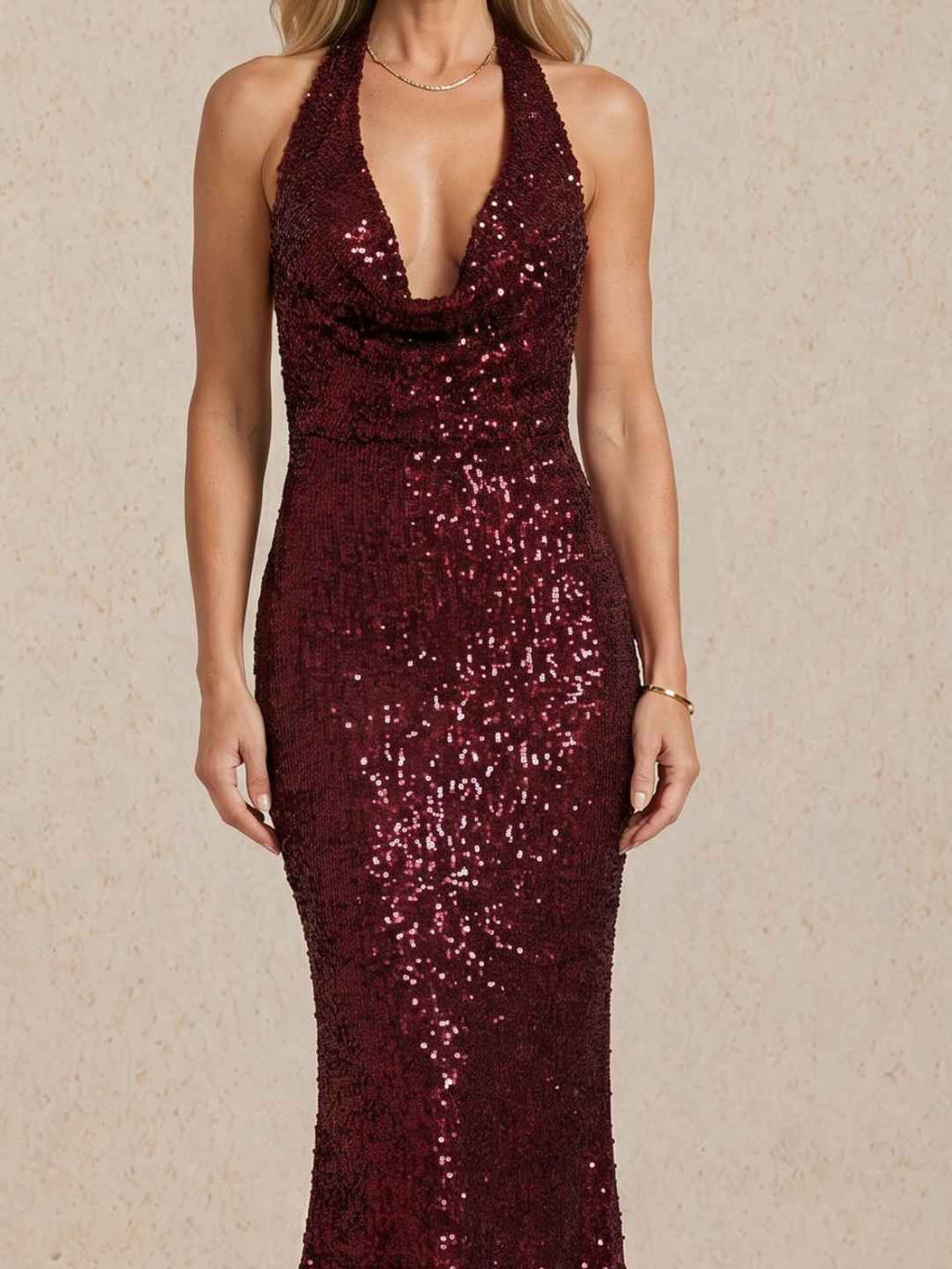 Robe longue à sequins et encolure licou
