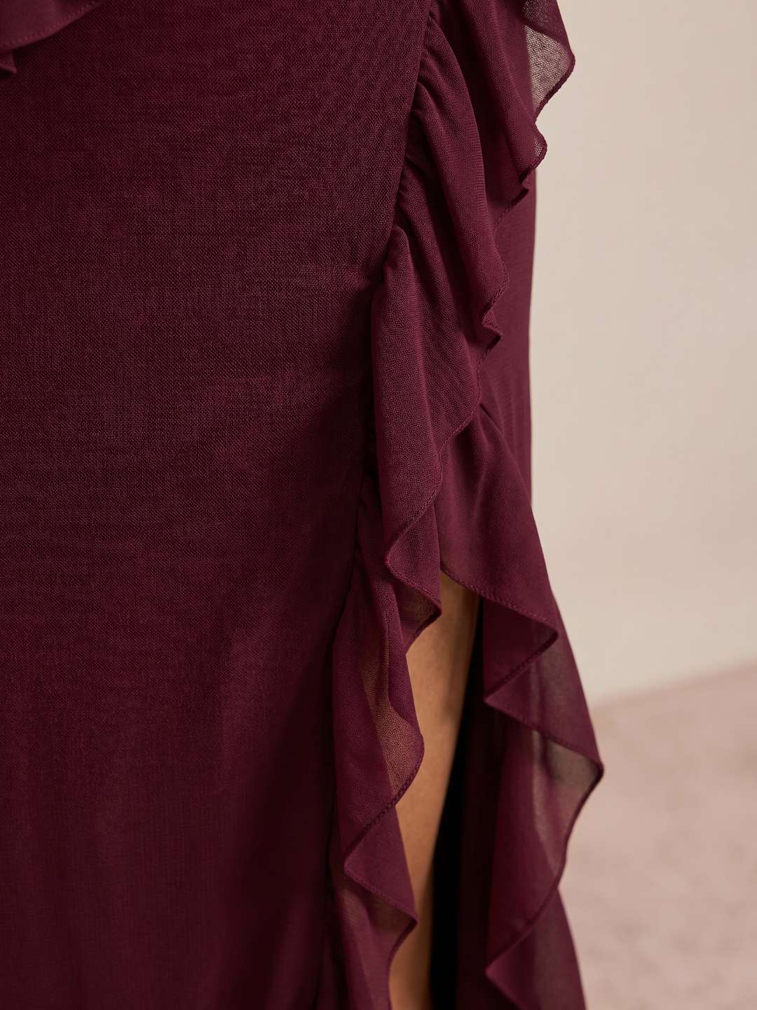 Robe asymétrique à volants