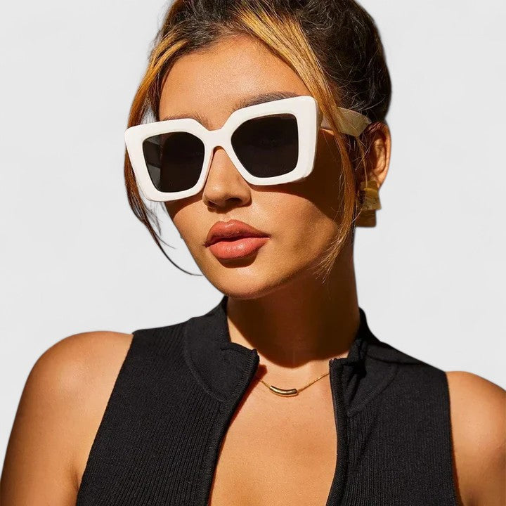 Lunettes de soleil au format généreux