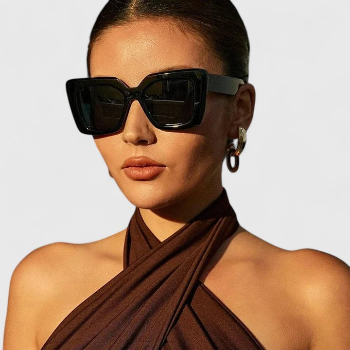 Lunettes de soleil au format généreux