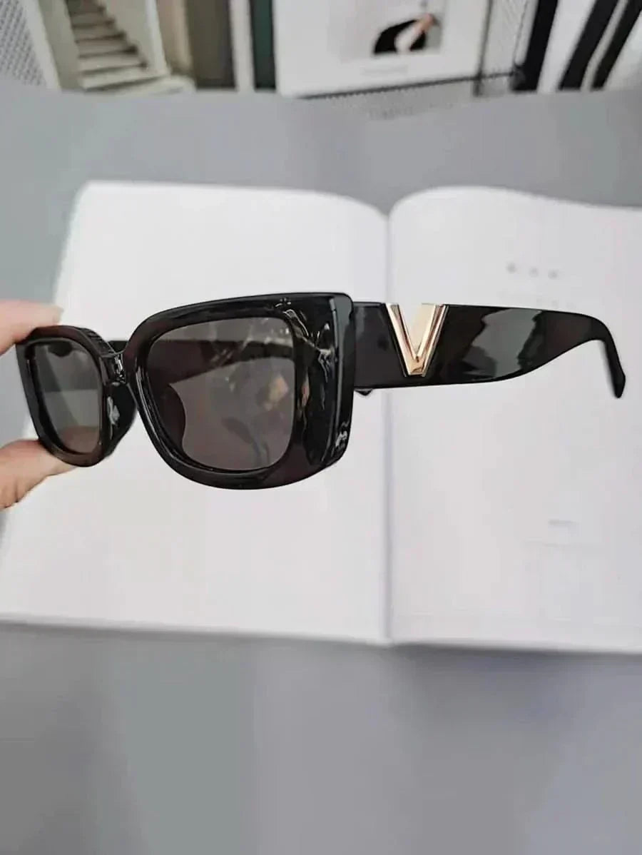 Lunettes de soleil à la ligne épurée