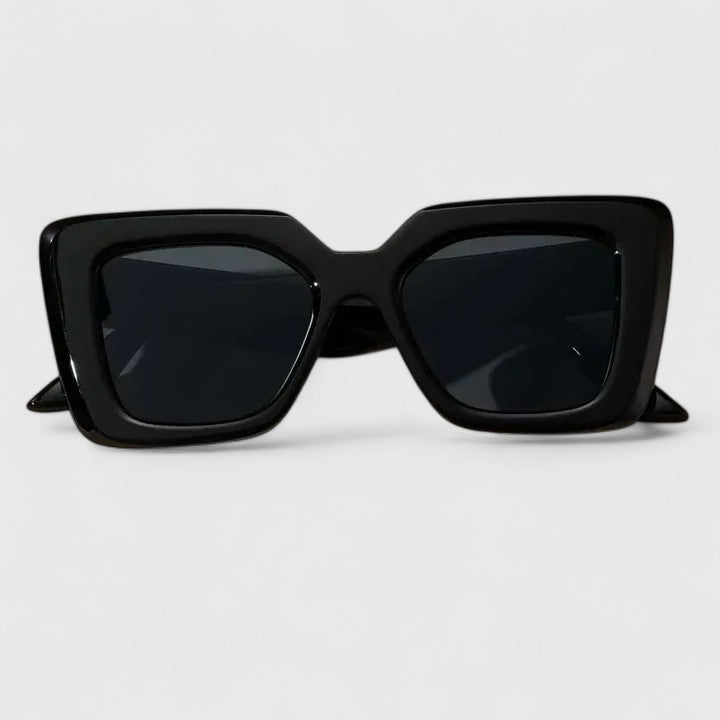 Lunettes de soleil au format généreux