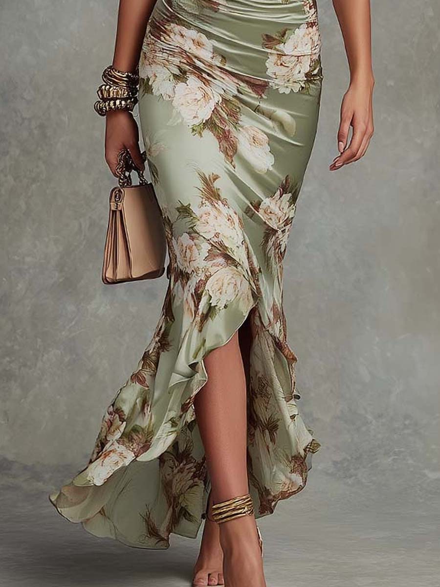 Robe longue en satin à décolleté en V et coupe asymétrique