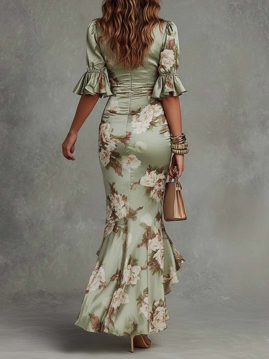 Robe longue en satin à décolleté en V et coupe asymétrique
