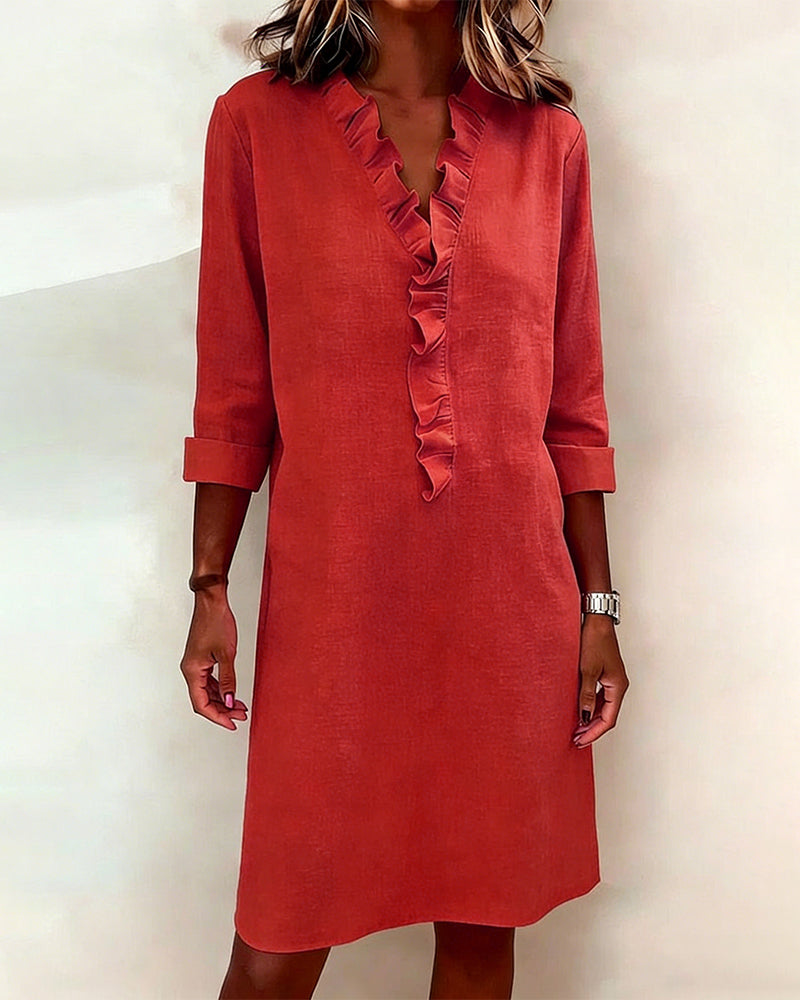Robe à col V et volants