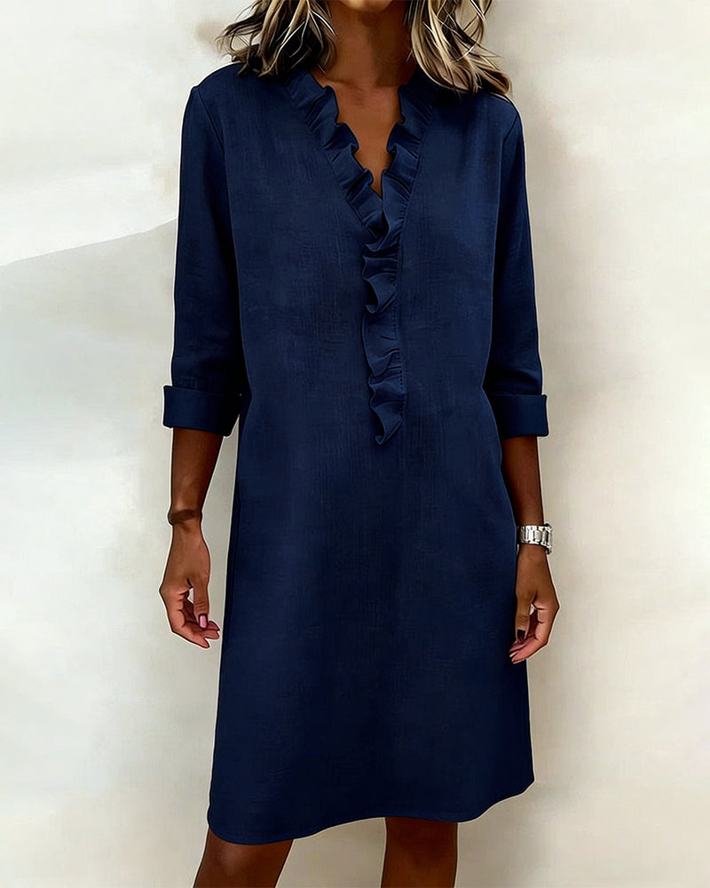 Robe à col V et volants