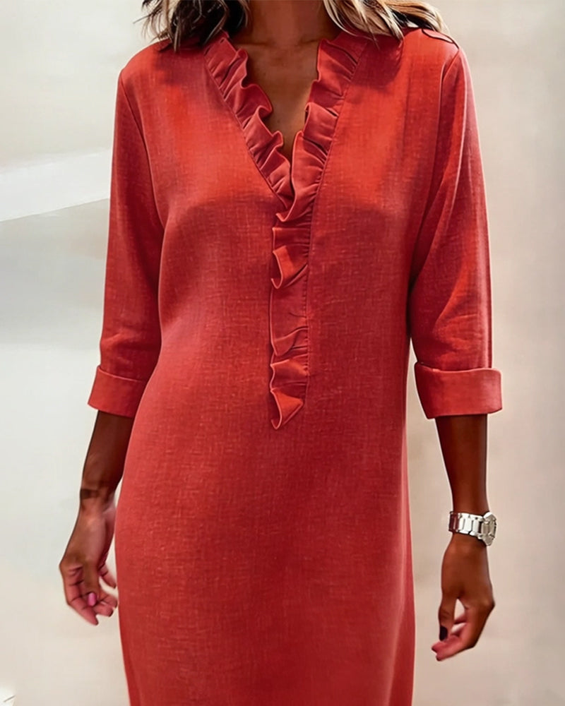 Robe à col V et volants