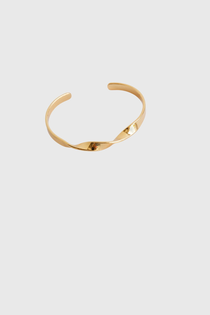 Bracelet à finition dorée