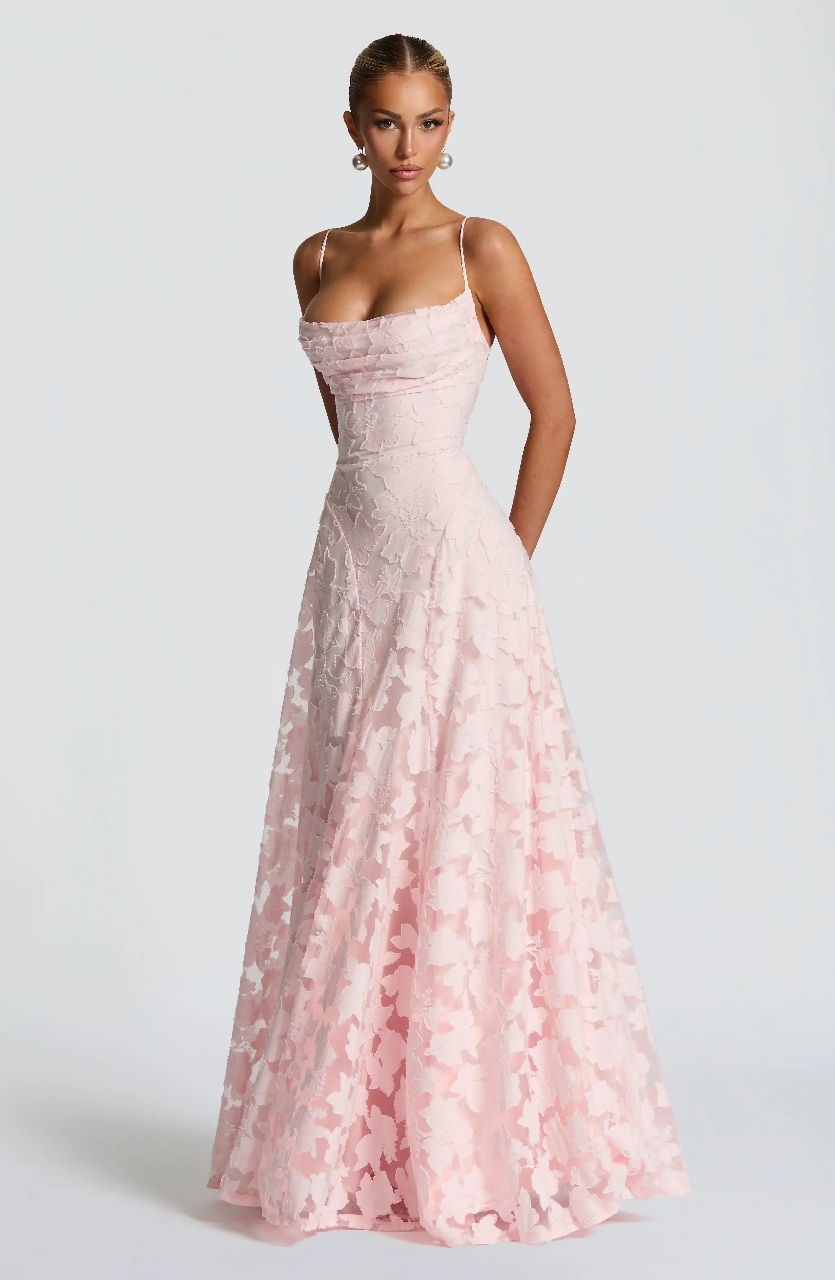 Robe longue à la coupe raffinée
