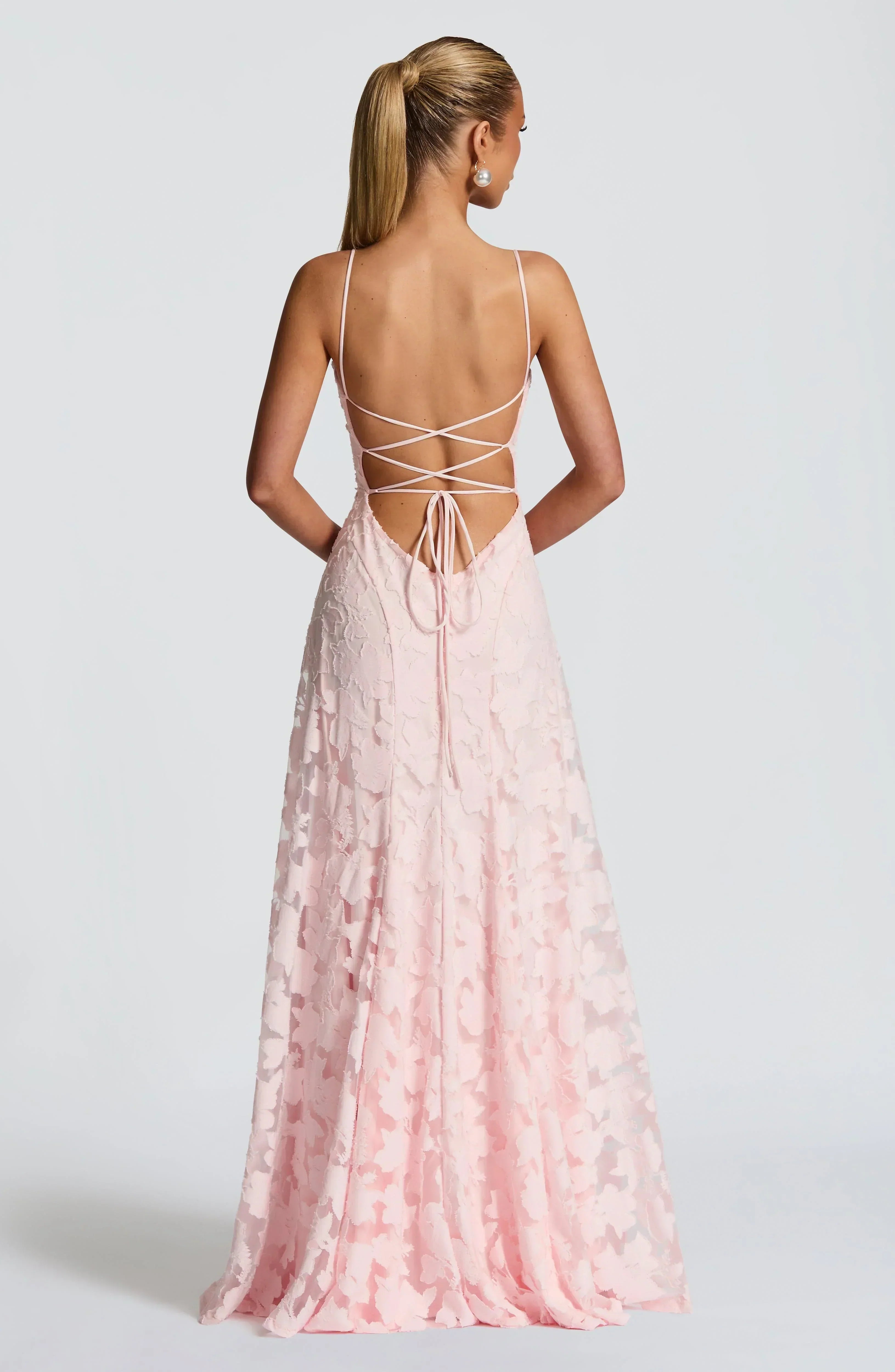 Robe longue à la coupe raffinée