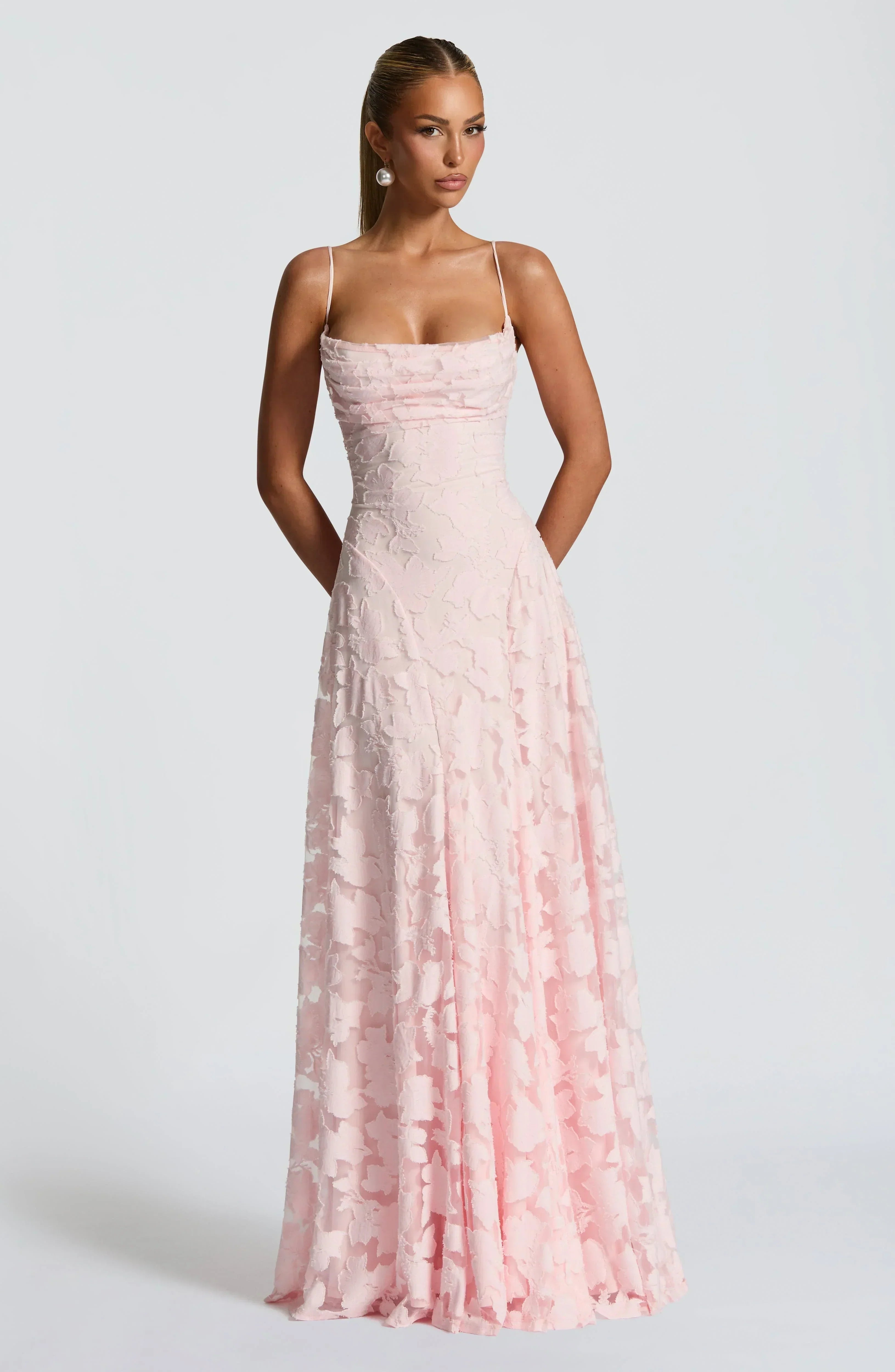Robe longue à la coupe raffinée