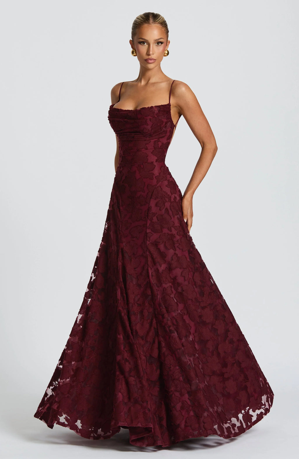 Robe longue à la coupe raffinée